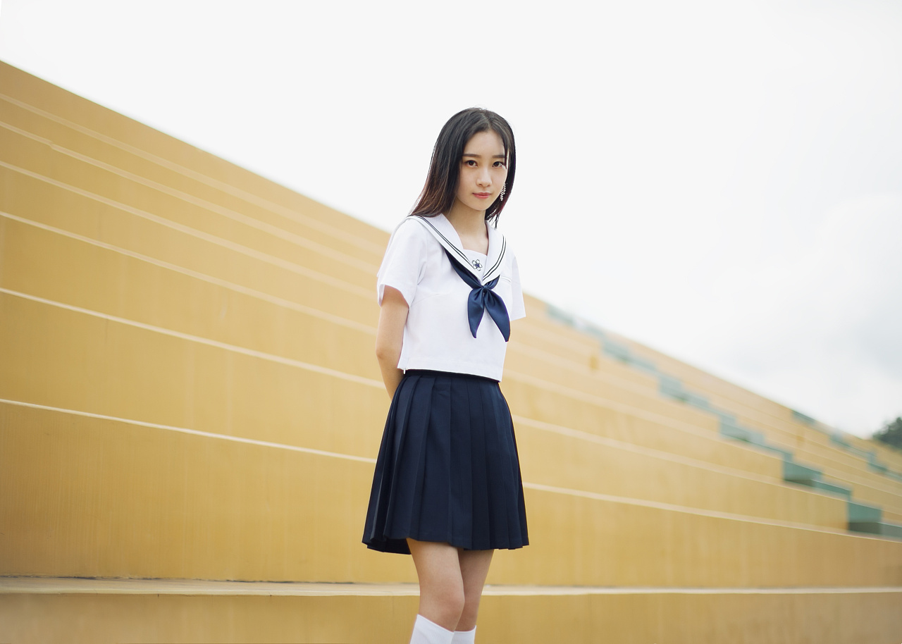 jk是什么风格衣服?JK制服则是模仿日本女高中生的校服而形成的服饰风格，“JK”是日语“女子高中生（Jyoshi Koukousei）”的简称，但国内并不是用JK一词来指称真的高中生，而是指穿这种服饰的女性。有