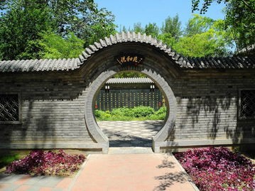 地坛公园门票多少钱一张(旅行北京,天坛和地坛哪个更值得游览?)