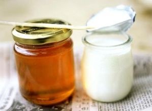 牛奶加蜂蜜的功效作用(蜂蜜的五种妙用,与它们搭配功效翻倍)