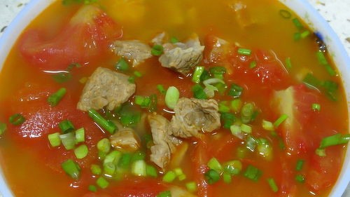 番茄炖牛肉的家常做法,牛肉又鲜又嫩,汤汁浓郁,简单又下饭