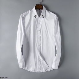 纯棉衬衫(化学纤维的衣服穿上后会给身体带来不适)