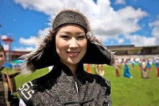 蒙古女人服饰(火速围观:蒙古国的美女与他们的民族服装)