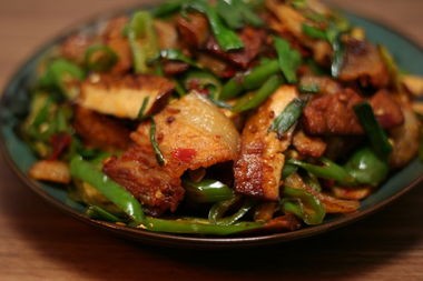 香干回锅肉(教你香干炒回锅肉家常做法,肥而不腻,好吃又下饭)