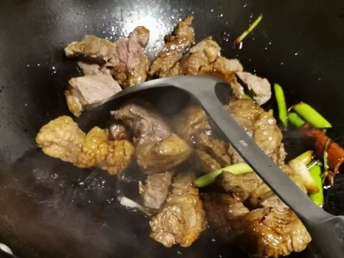 高压锅炖牛肉(牛肉加它肉质酥烂,香气四溢)