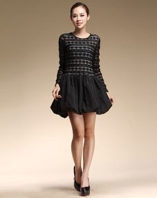 黑色蕾丝连衣裙(日本流行的黑色连衣裙,看看有啥不一样)