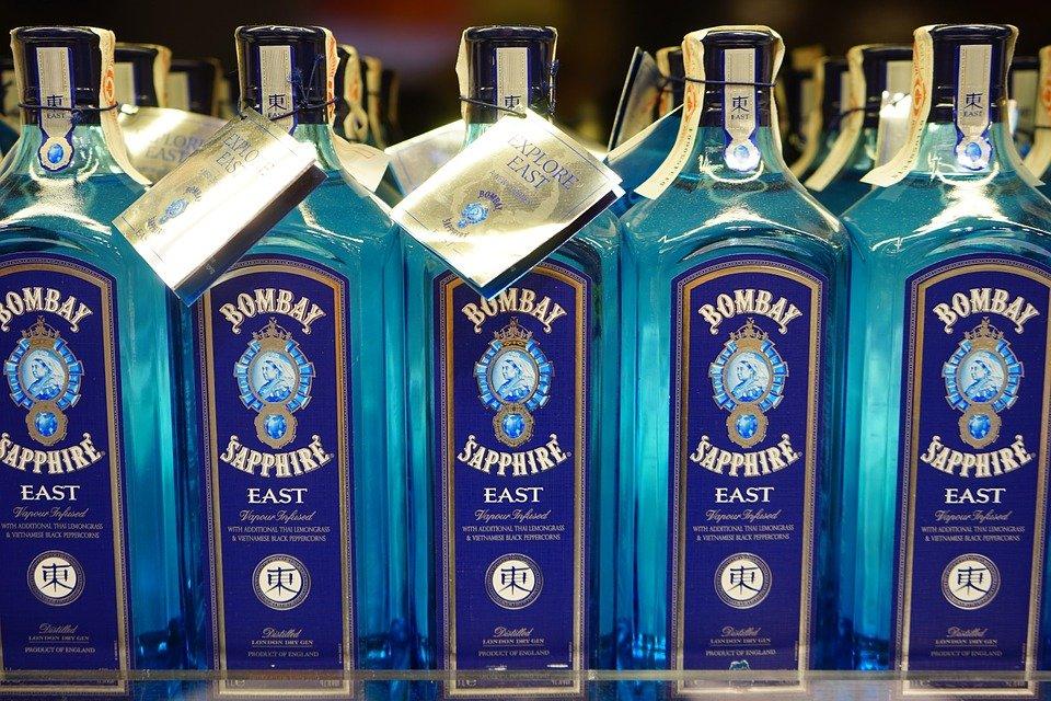 孟买蓝宝石金酒是哪个国家的(Bombay Sapphire好喝吗)-易百科