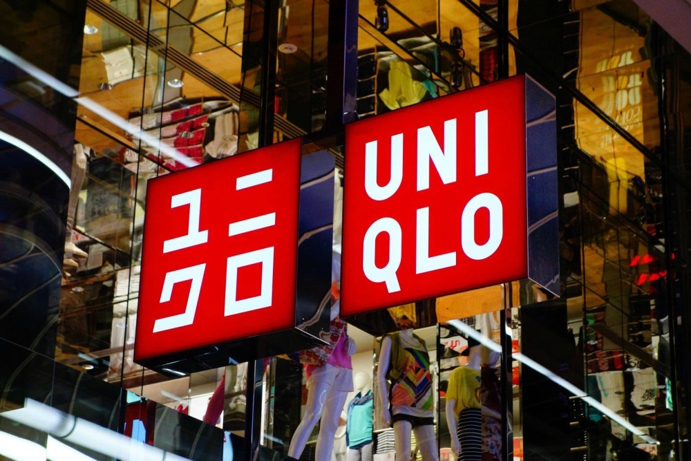 优衣库是哪个国家的品牌(UNIQLO是什么档次的衣服)-易百科