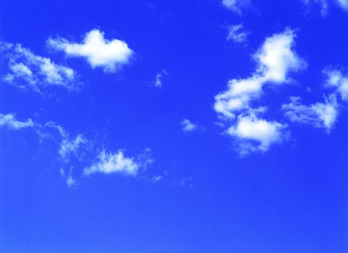 天空为什么是蓝色的(有什么科学道理?)-易百科