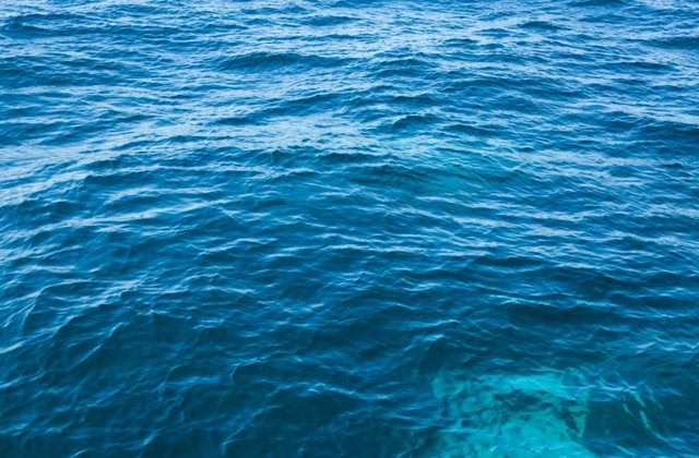 海水为什么是蓝色的(90%的人都不清楚)-易百科